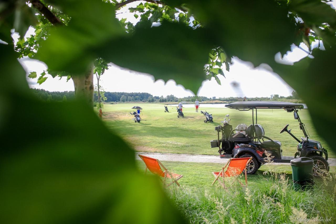 Golf Apartament W Sobieniach Sobienie Jeziory エクステリア 写真