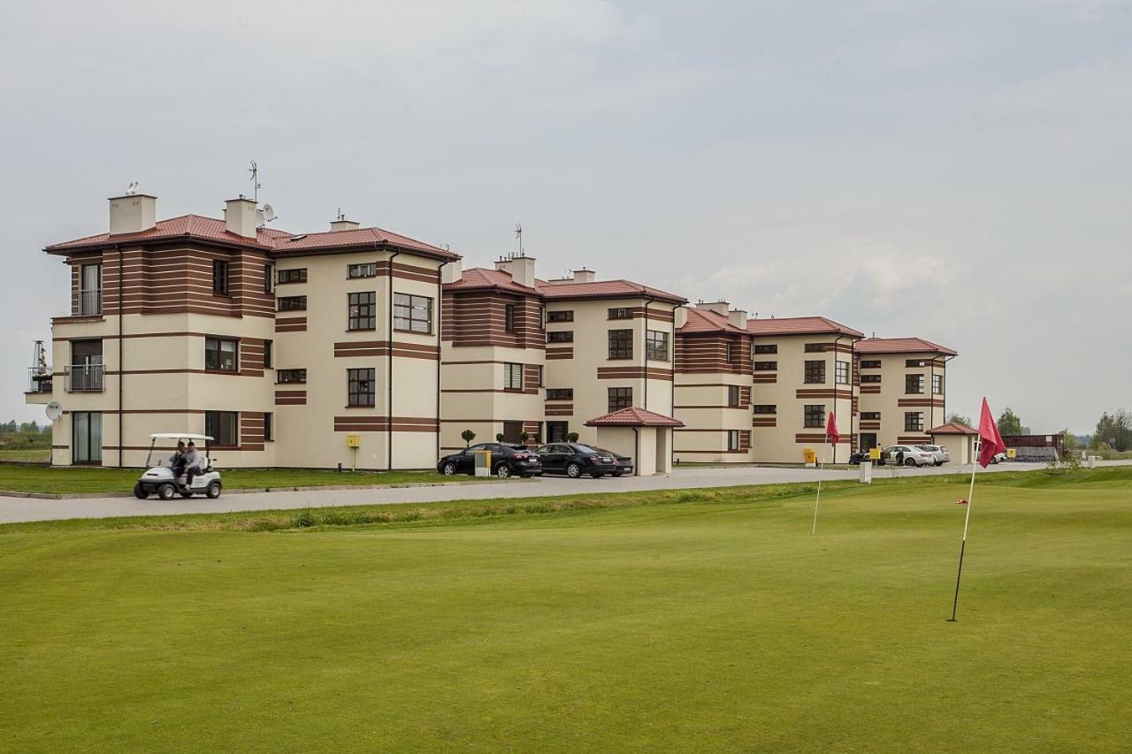 Golf Apartament W Sobieniach Sobienie Jeziory エクステリア 写真